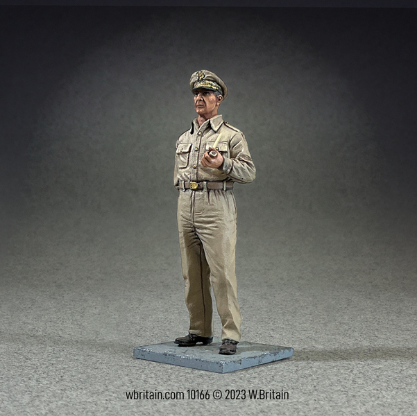 10166 - U.S. General Douglas MacArthur, 1945